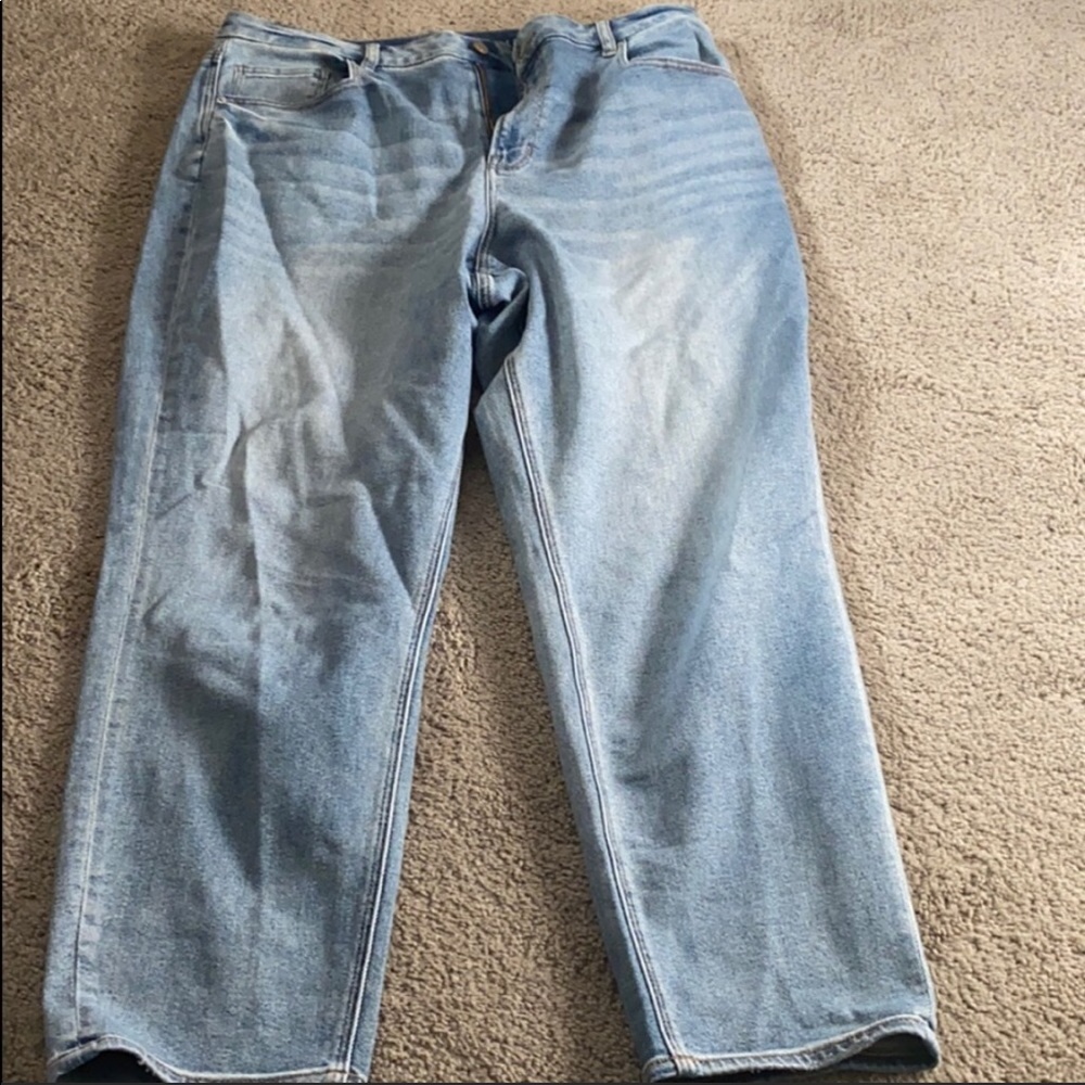 American Eagle Curvy Mom Jeans